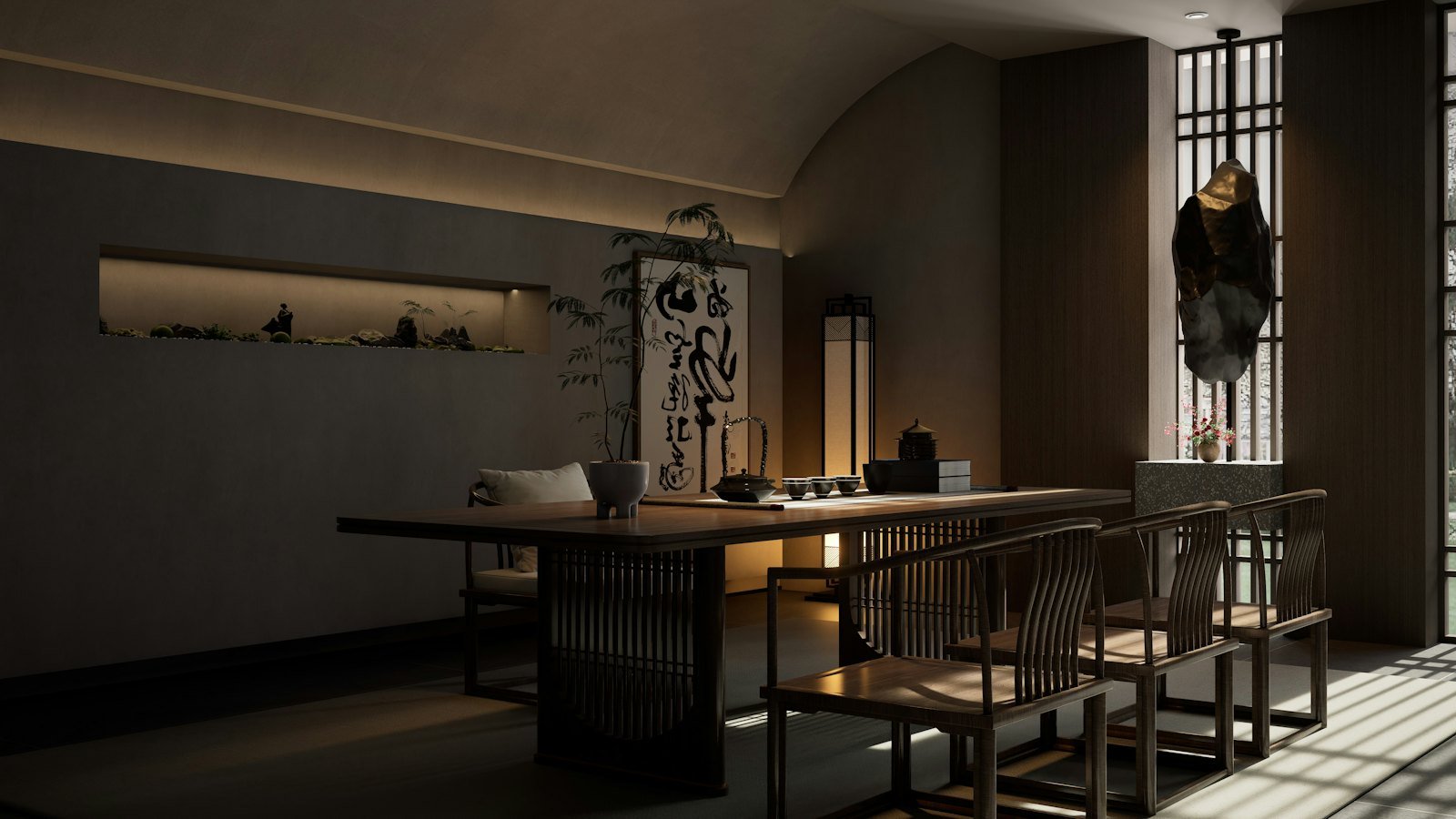 Langer Holztisch in reduziertem Hinoki-Raum